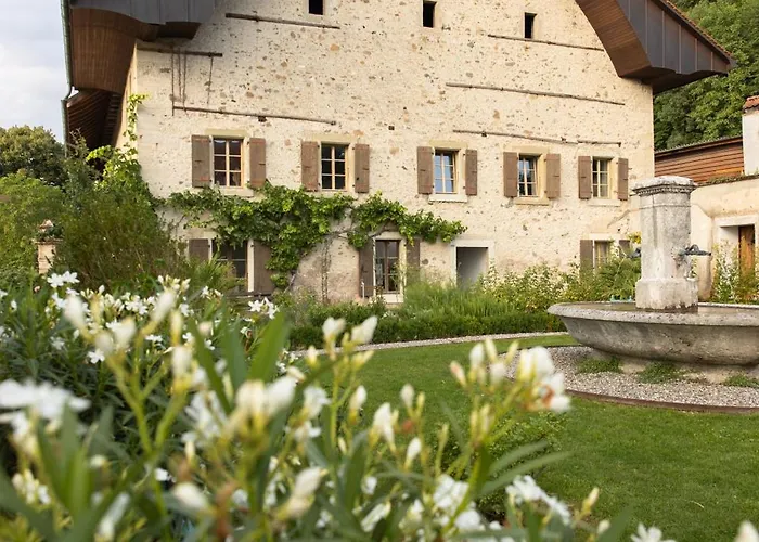 Chateau De Marnand Апартаменты *